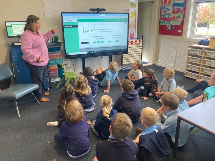 Mrs Matthews teaching K-2